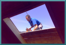 Zuschnitt der Dachluke für den Einbau des Dachfensters